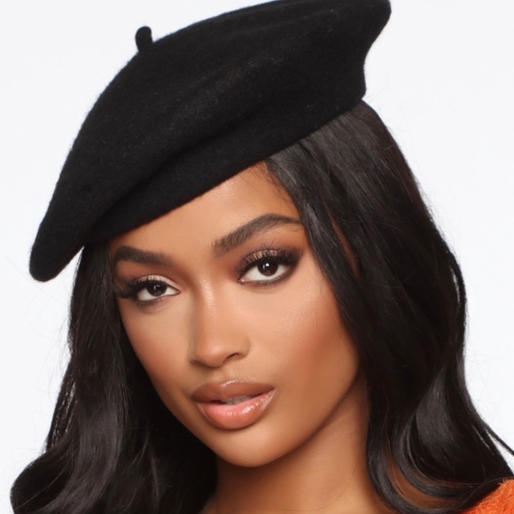 Fashion Nova David &Young Women’s Black Felt Beret - Picture 1 of 6